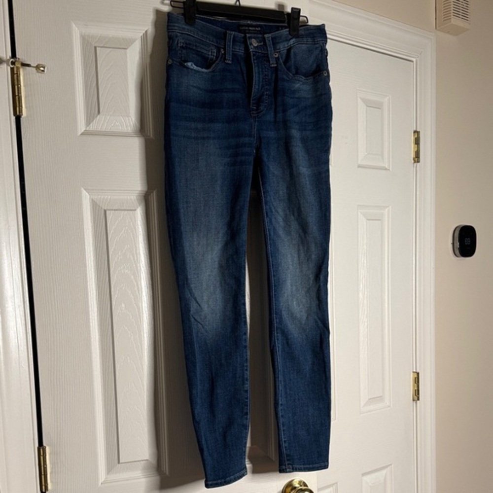Lucky brand women’s medium wash jeans